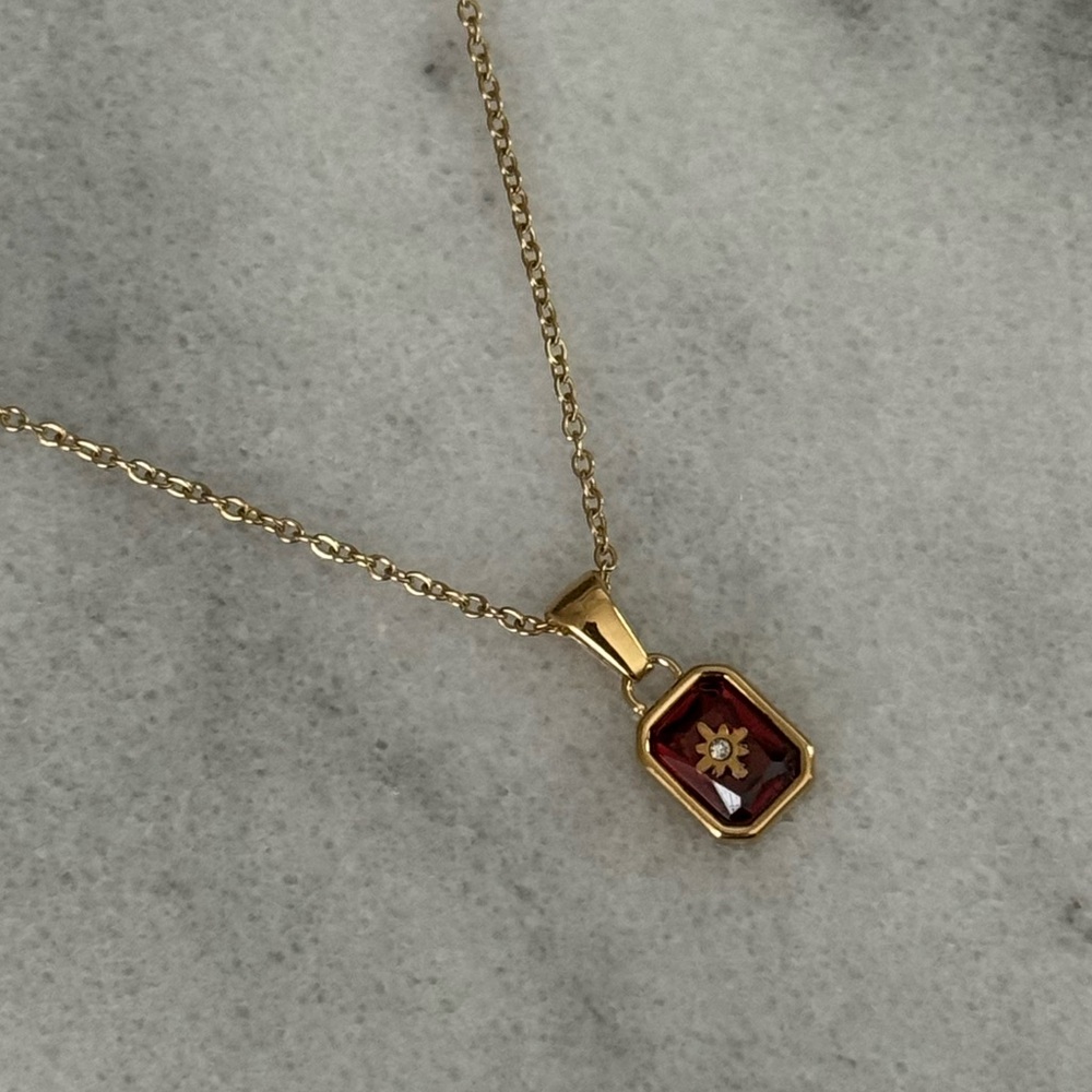 Gold Red Crystal Star Burst Pendant Necklace 

Brand New